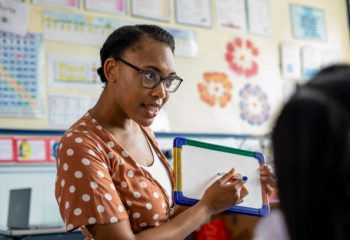 幼兒英文教材如何培養寶寶的語言智能?