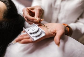 選對睫毛膠水，美睫更出眾