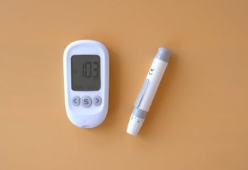 糖尿眼症狀中的這幾種表現，提前瞭解儘早篩查